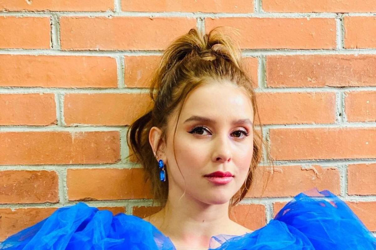 Paulina Goto deleita a sus fans mientras goza en la playa