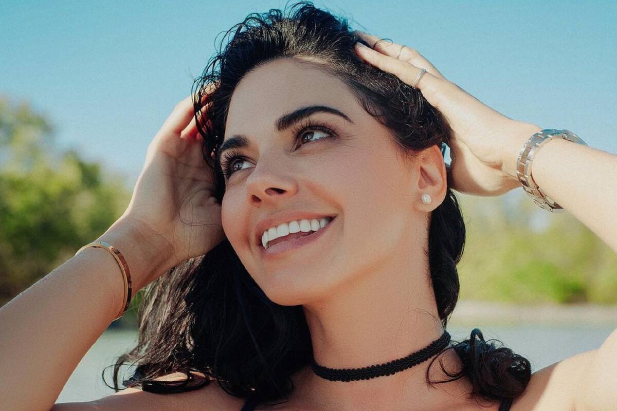 Livia Brito enseña su figura con arriesgado bikini de red