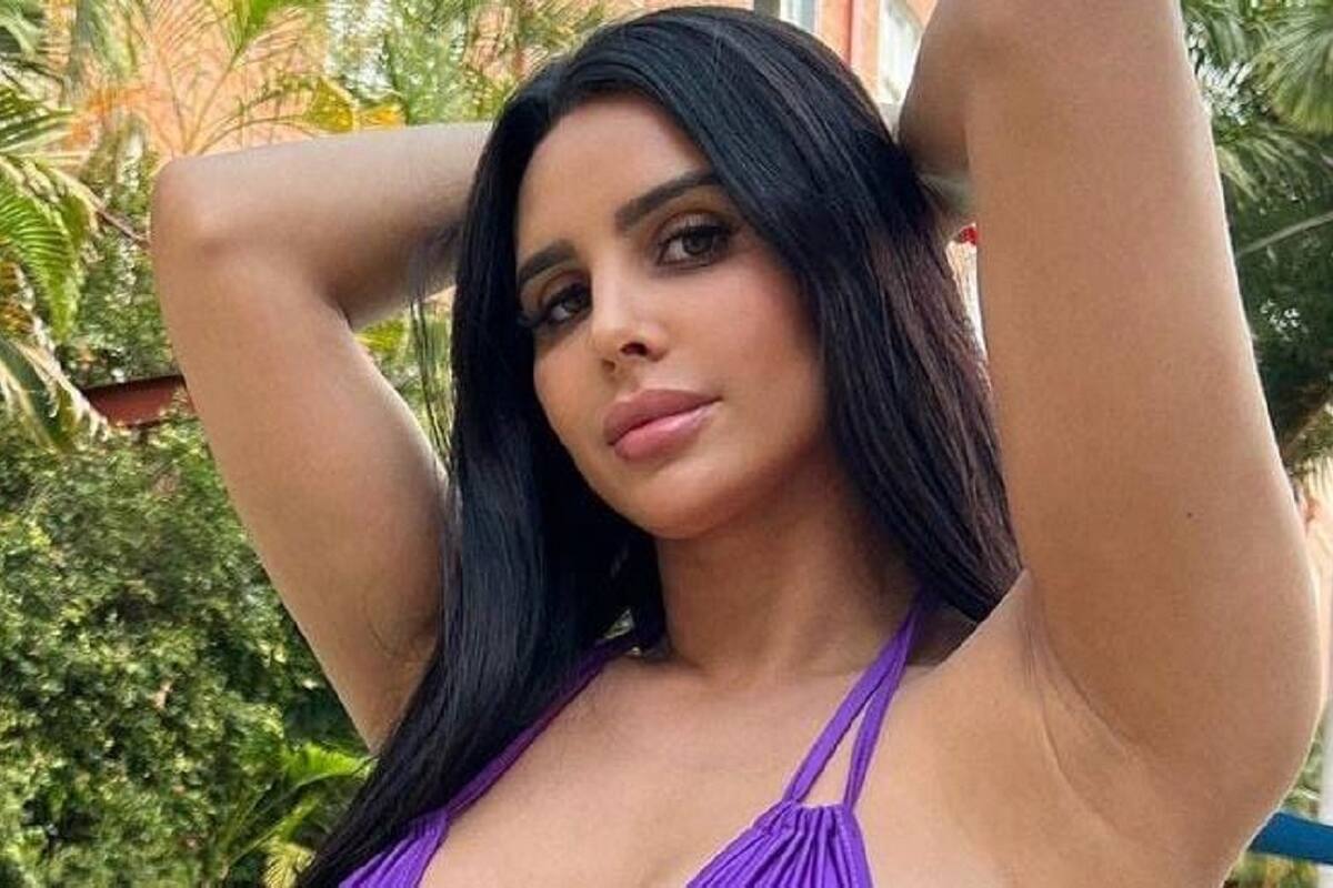 Lily Adrianne modela su bikini desde la piscina y acapara la atención de sus fans