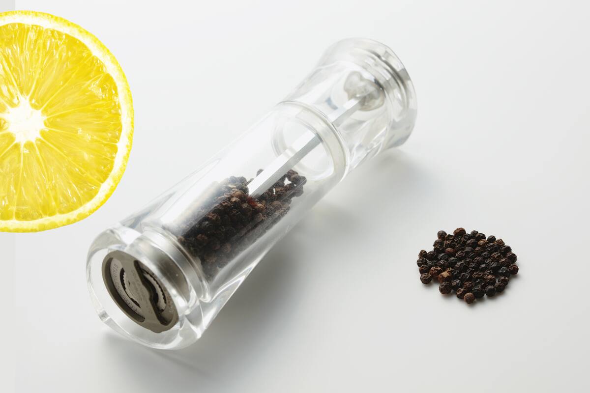 ¿Para qué se utiliza poner medio limón con pimienta en el inodoro? Lo que debes conocer sobre este remedio casero