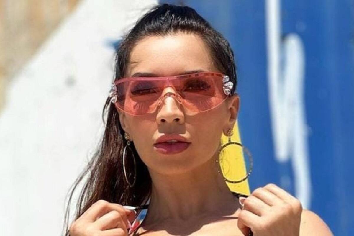 Neiva Mara deja atónitos a sus fans al modelar su escultura figura en bikini