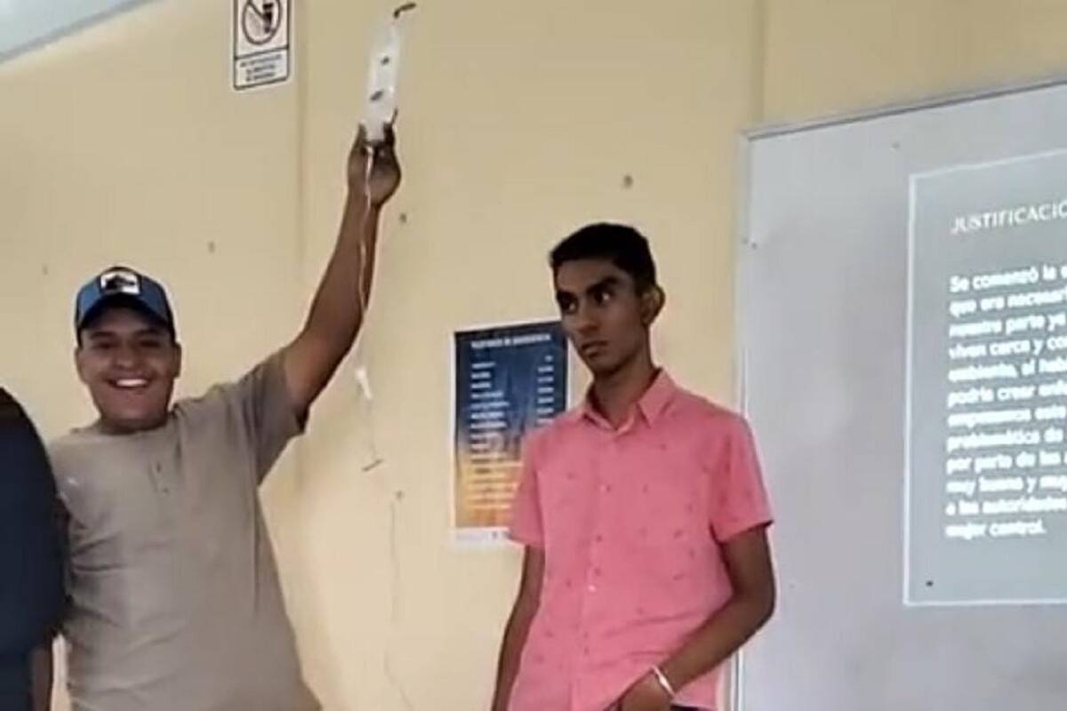 Joven se vuelve viral en TikTok por cumplir con su exposición a pesar de estar enfermo