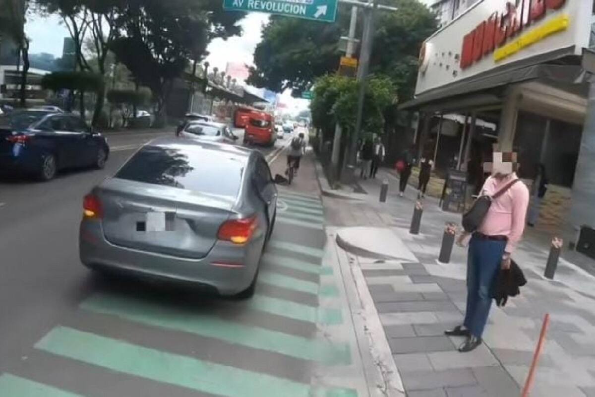 VIDEO VIRAL: Ciclista recibe tremendo portazo de carro estacionado en ciclovía