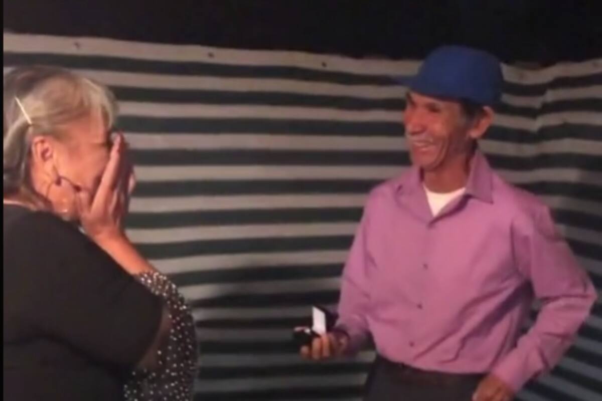 VIDEO: ¡Qué viva el amor! Señor le pide matrimonio a su esposa tras 51 años juntos