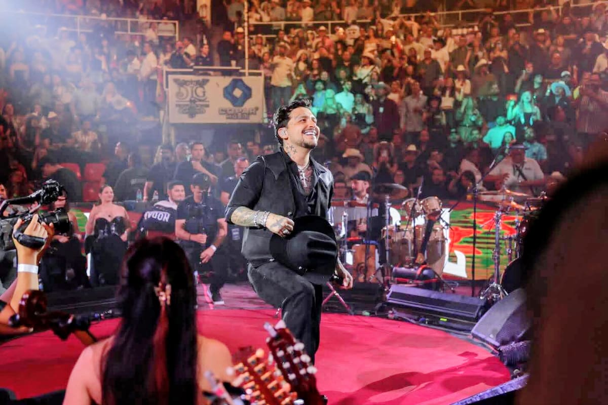 Christian Nodal emociona al público del Palenque de la ExpoGan 2026 en Hermosillo entre aplausos y éxitos