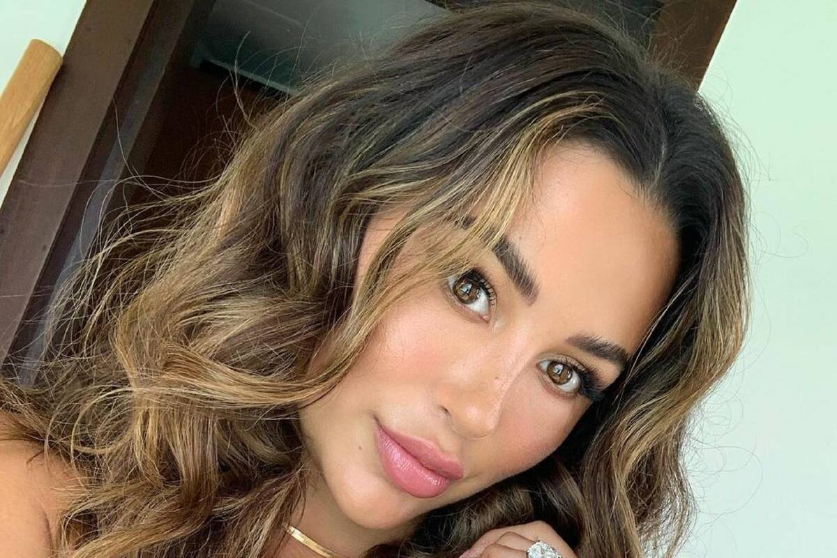 Ana Cherí sube la temperatura al posar su escultural físico en traje de baño