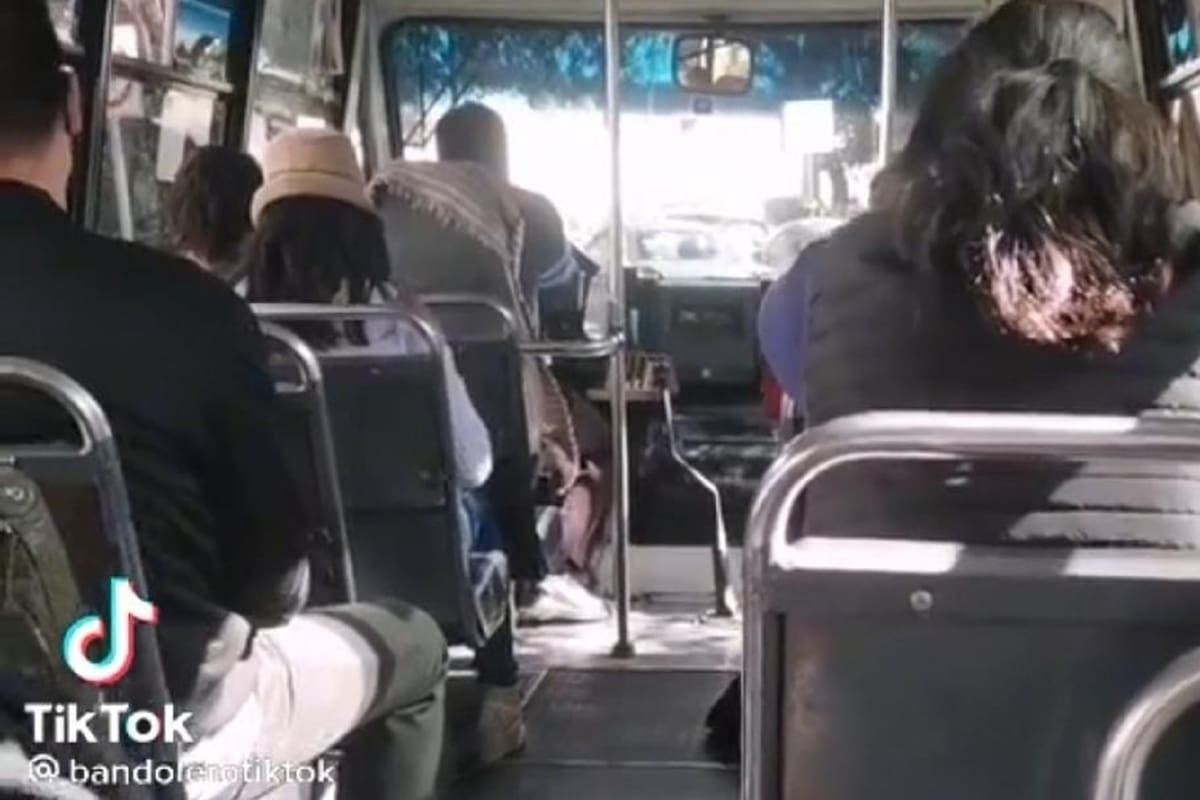 Chofer de transporte público sorprende a sus pasajeros con música clásica