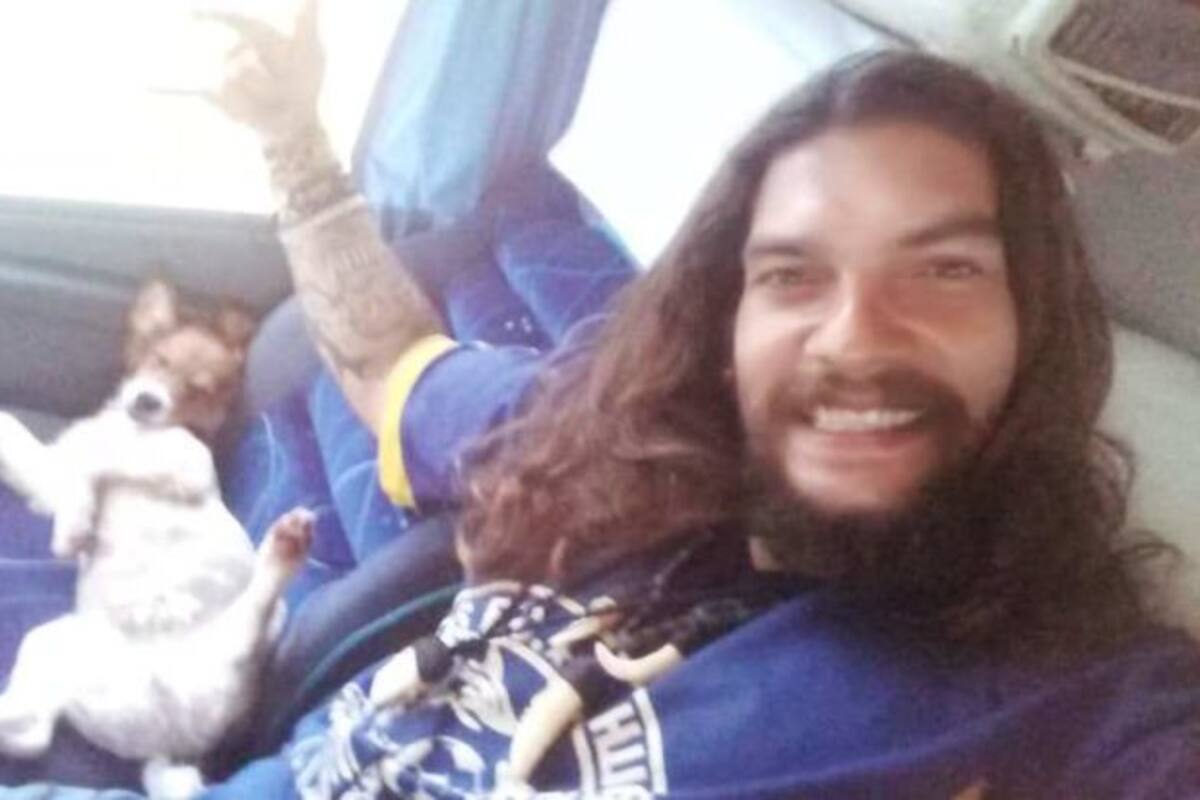 Para viajar juntos, hombre le compra un boleto de autobús a su perrito