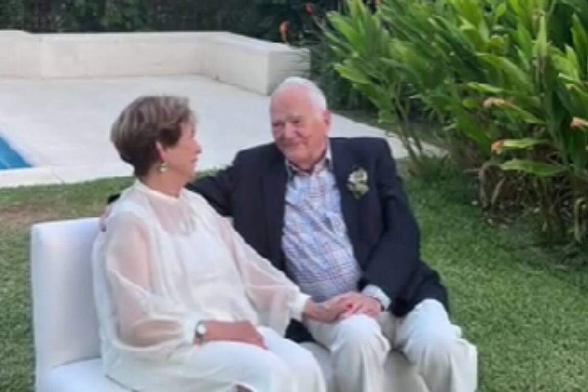 Abuelita se reencuentra con su novio de la juventud después de 60 años y se casan