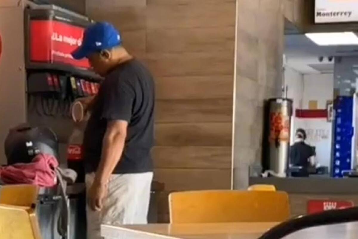 VIDEO VIRAL: Sorprenden a sujeto llenando botella en el dispensador de sodas