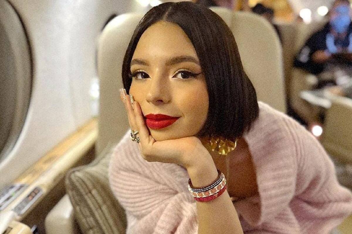 Ángela Aguilar sufre caída en pleno concierto en Monterrey