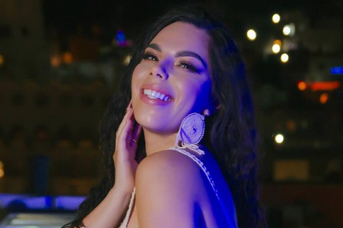 Lizbeth Rodríguez enseña sus curvas con diminuto bañador rosa