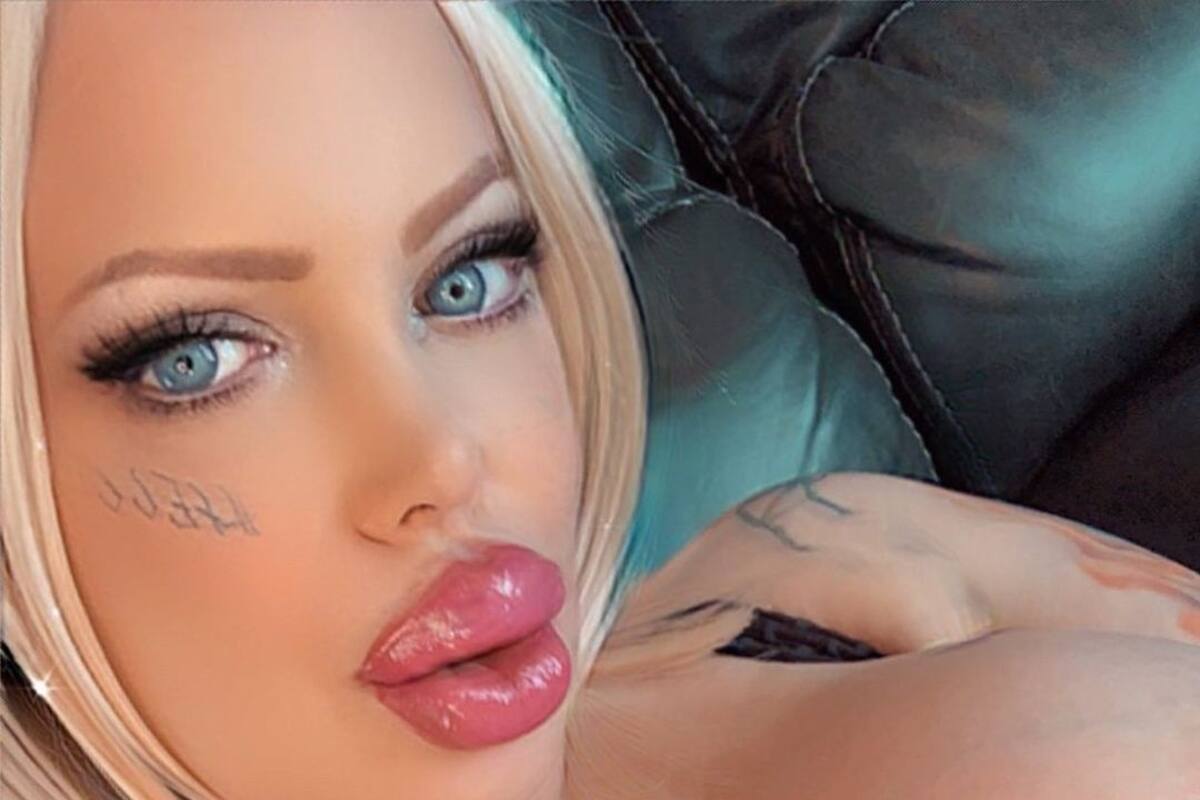 ¡Otra vez! Sabrina Sabrok se aumenta los labios y sus bubis
