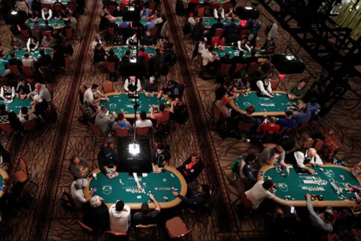 Torneos de póquer online vs offline