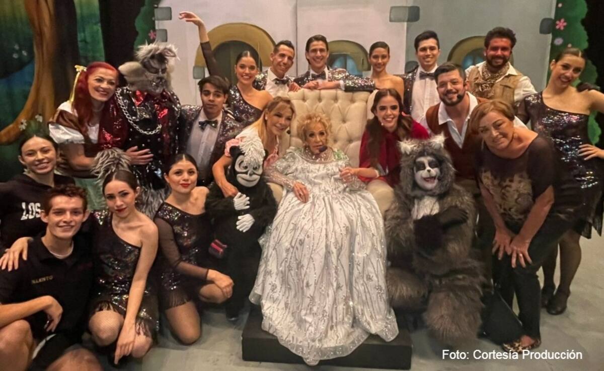 Elenco de la obra "Capeructia ¿Qué onda con tu abuelita?"