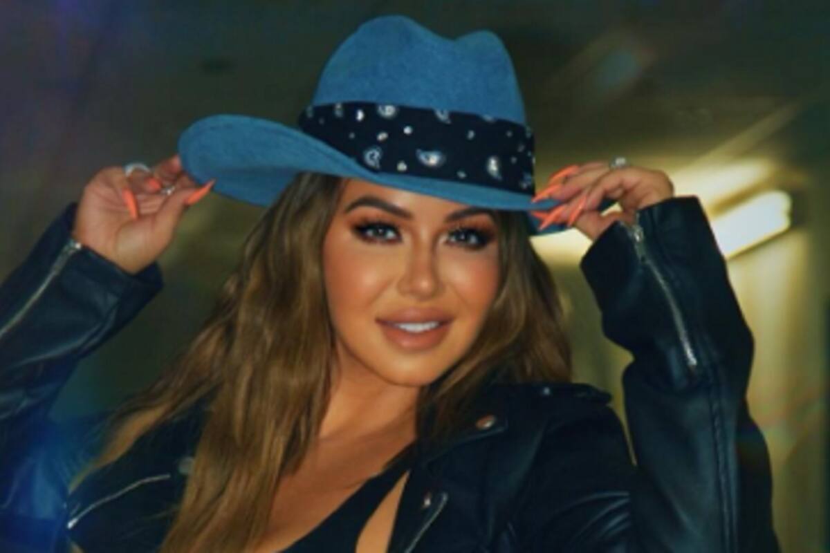Chiquis Rivera celebró su cumpleaños con un atrevido traje de baño en mar abierto