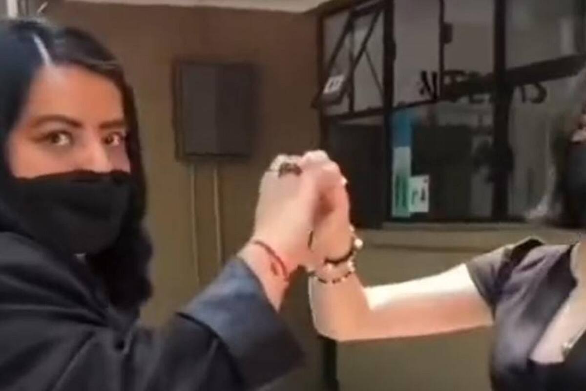 Maestra se vuelve viral en TikTok por tener un saludo personalizado para cada alumno