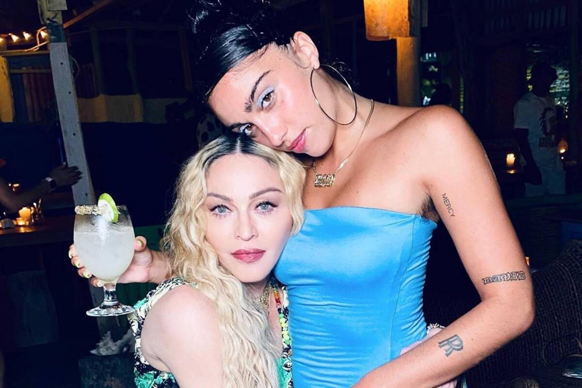 Lourdes León abraza con orgullo a Madonna con vello en la axilas; genera polémica