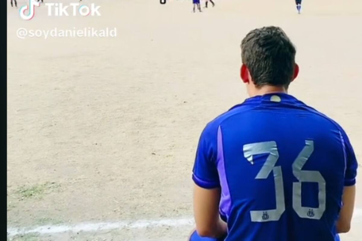 TikTok: Joven invita a su familia a verlo jugar futbol y el entrenador no le mete al partido