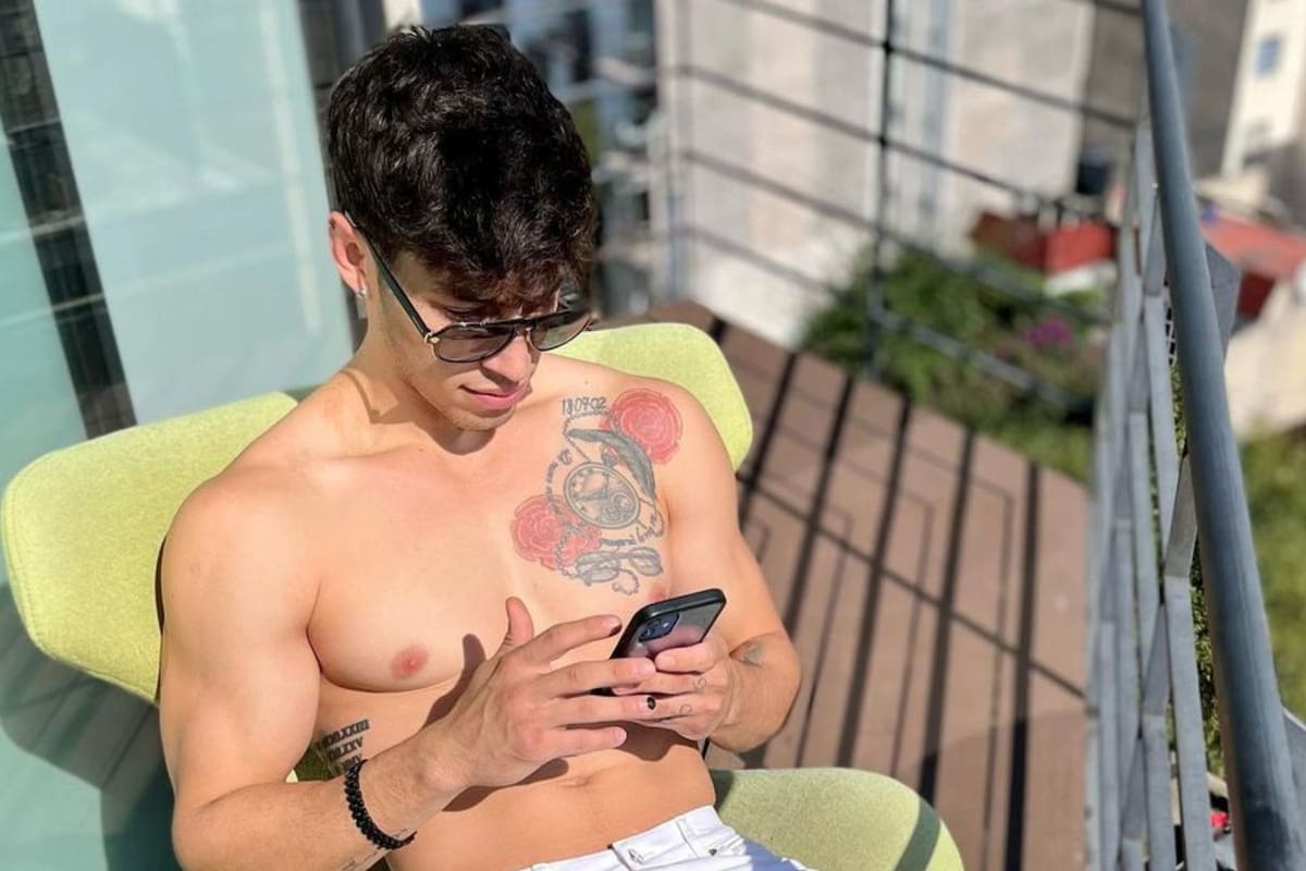 Robbie Mora posa en atrevido video para redes