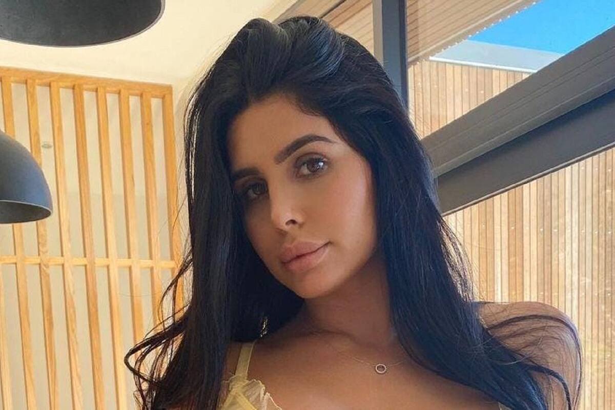 Lily Adrianne posa su sensual ropa interior de encaje transparente en Instagram