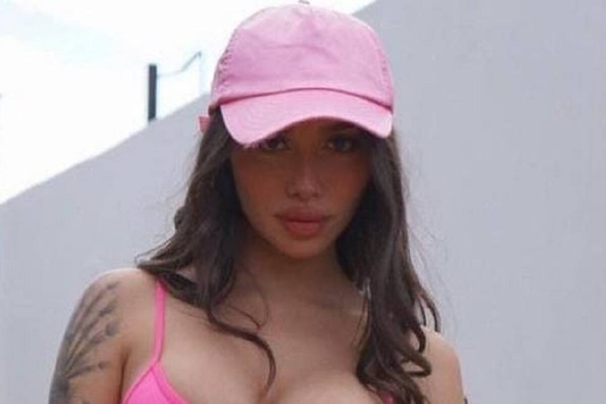 Alejandra Treviño capta las miradas de sus fans con su traje de baño rosa