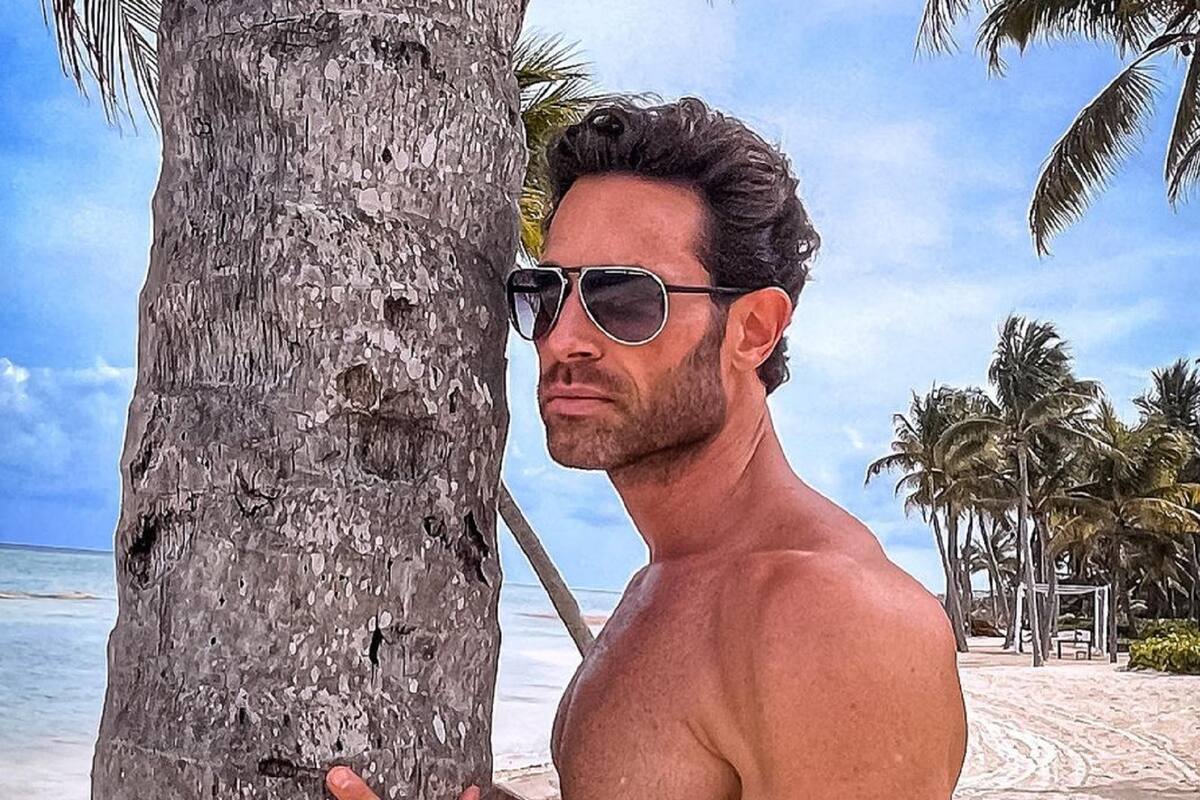 Sebastián Rulli eleva la temperatura al mostrar casi de más dándose un baño