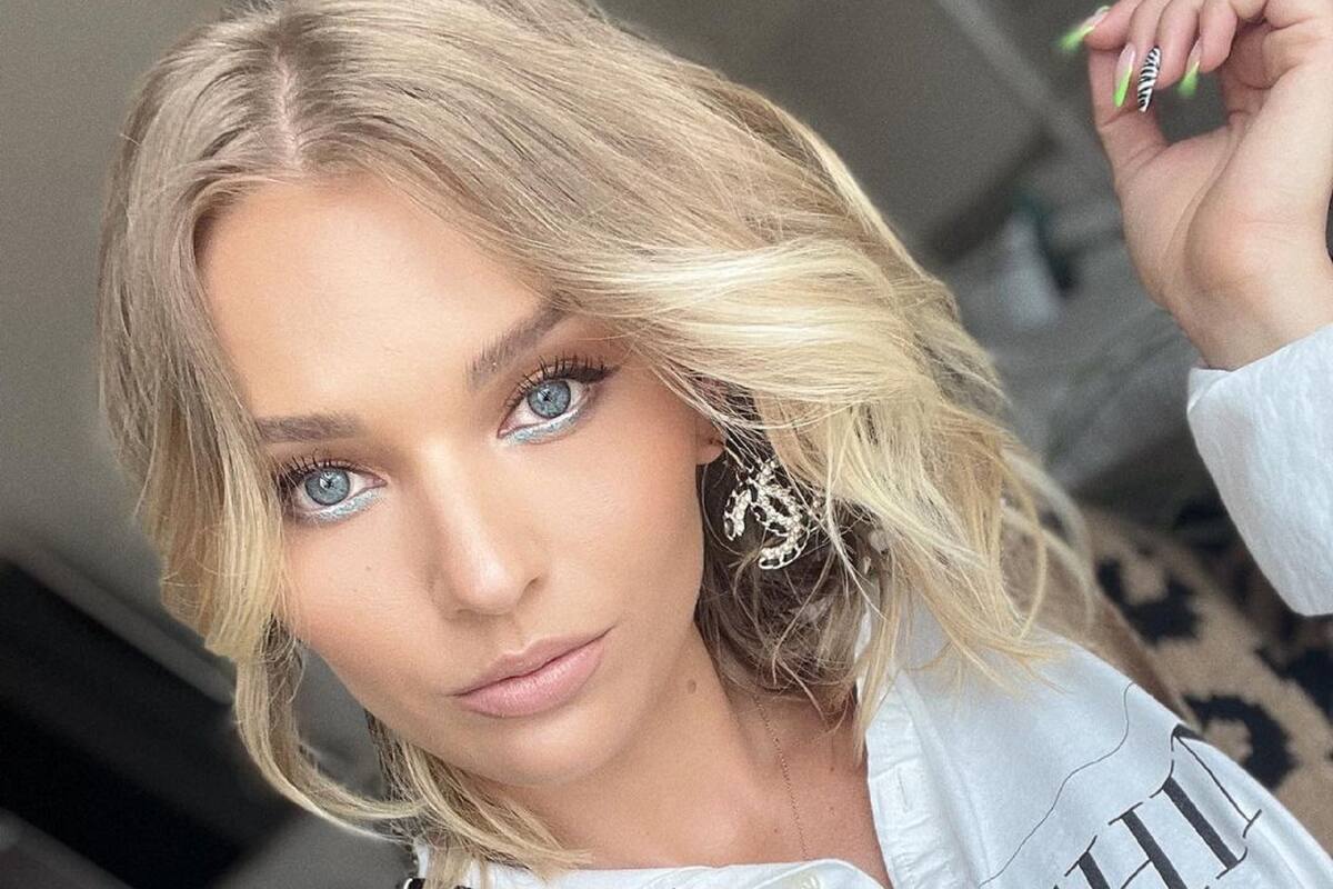 Desde la piscina, Irina Baeva presume cuerpazo con coqueto bañador rosa