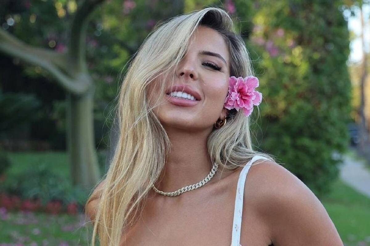 Natalia Garibotto luce su escultural figura con sensual bikini desde la playa