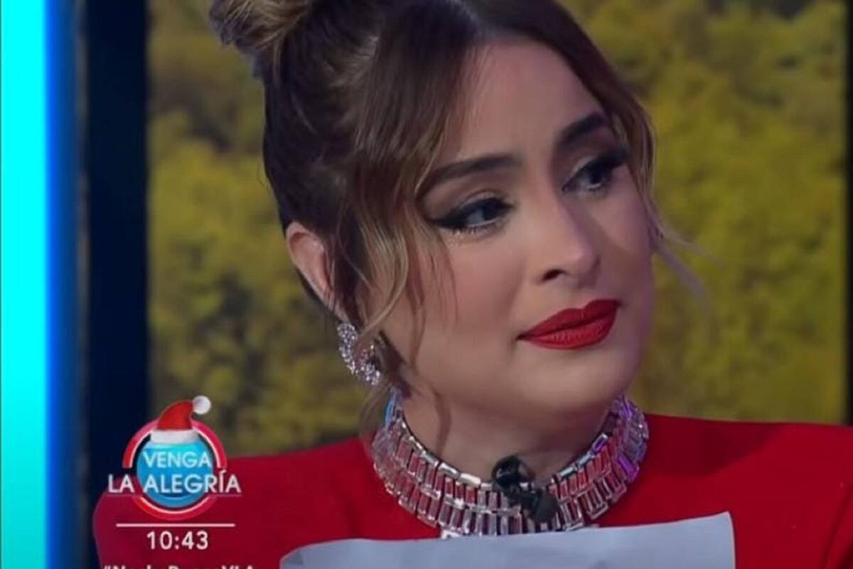 Cynthia Rodríguez no puede evitar las lágrimas al pedirle un bebé a Santa Claus