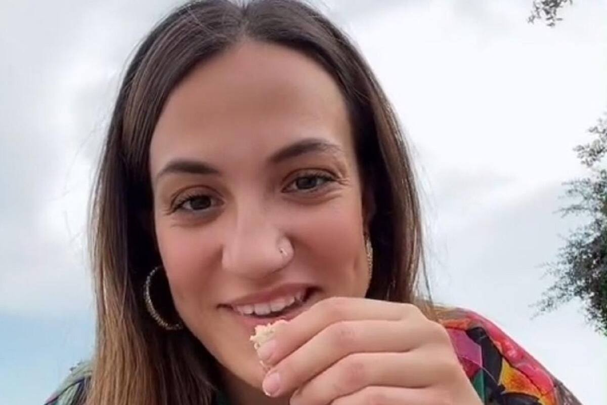 Española prueba un mazapán por primera vez y esta fue su reacción