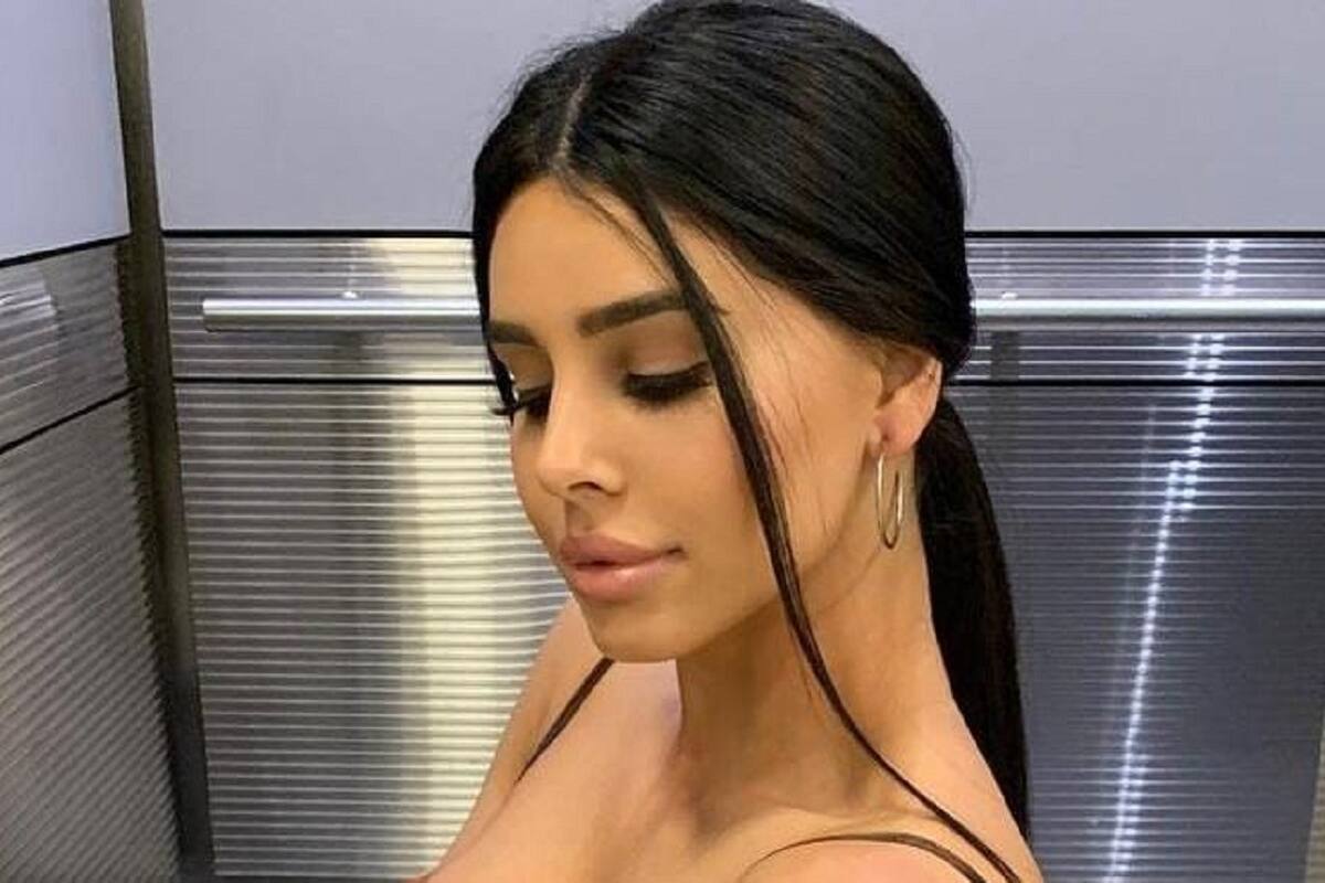 Lily Adrianne causa sensación con su espectacular bodysuit de terciopelo