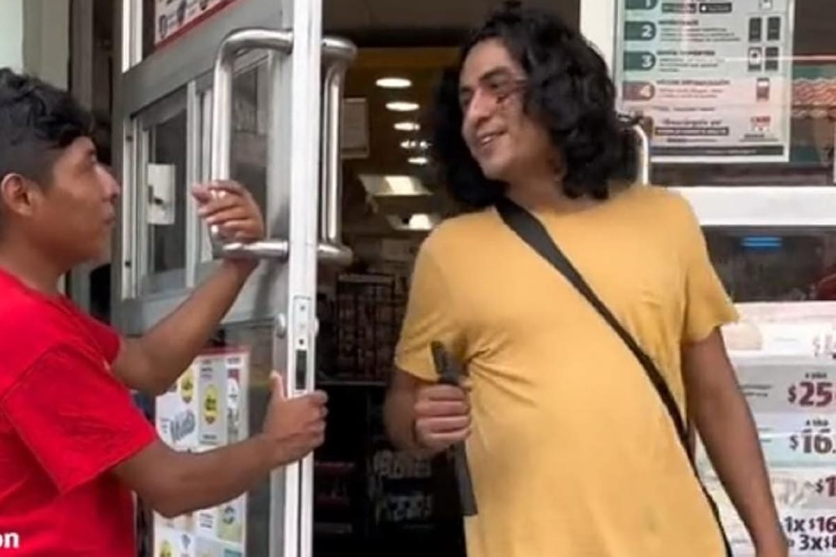 Joven revela cuánto gana por abrir la puerta en un Oxxo y se vuelve viral en TikTok: “Gana más que yo”