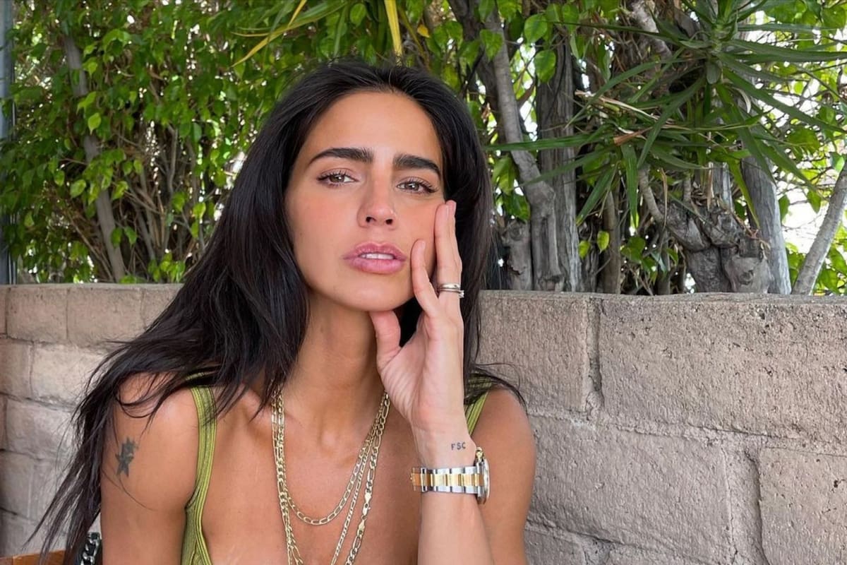 Bárbara de Regil luce su piercing en el ombligo