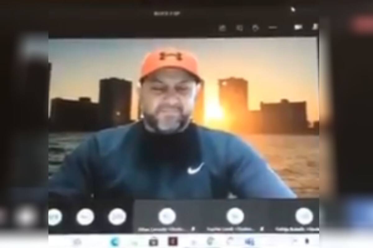 Captan a maestro viendo videos para adultos en plena clase virtual
