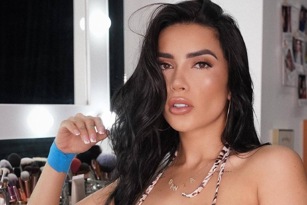 Dania Méndez luce sus encantos con diminuto bañador