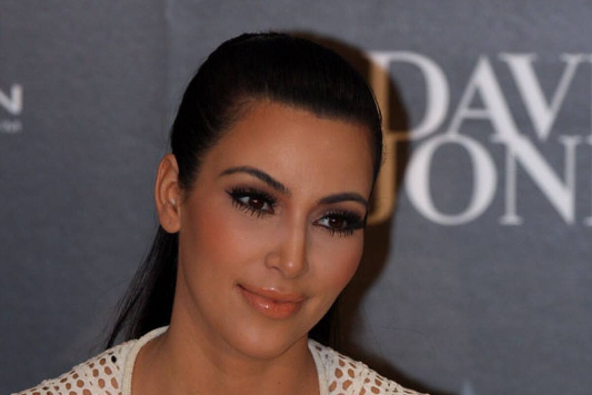 Kim Kardashian presume su abdomen y su cinturita