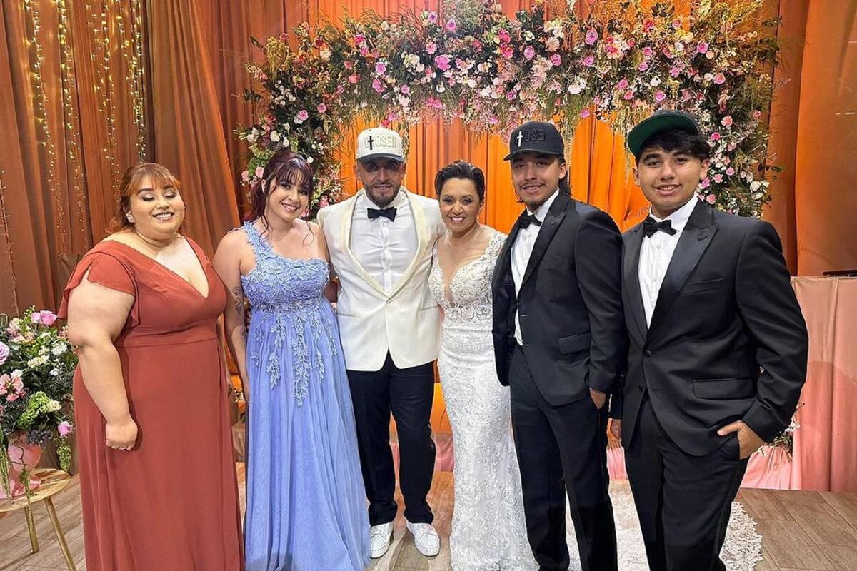 Juan Rivera renueva sus votos dentro de "La Casa de los Famosos 3"