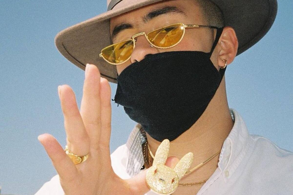 Bad Bunny arrasa en los Premios Juventud con ocho galardones