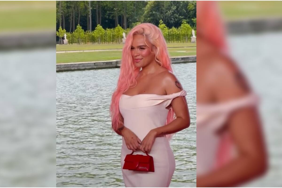 Karol G brilla en evento de moda en París y deja duda sobre título de su siguiente álbum