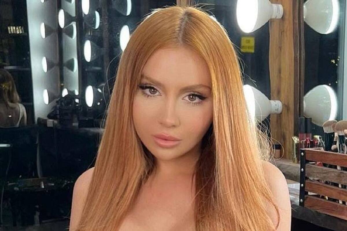 Alexa Dellanos deja al descubierto su escultural figura en bikini