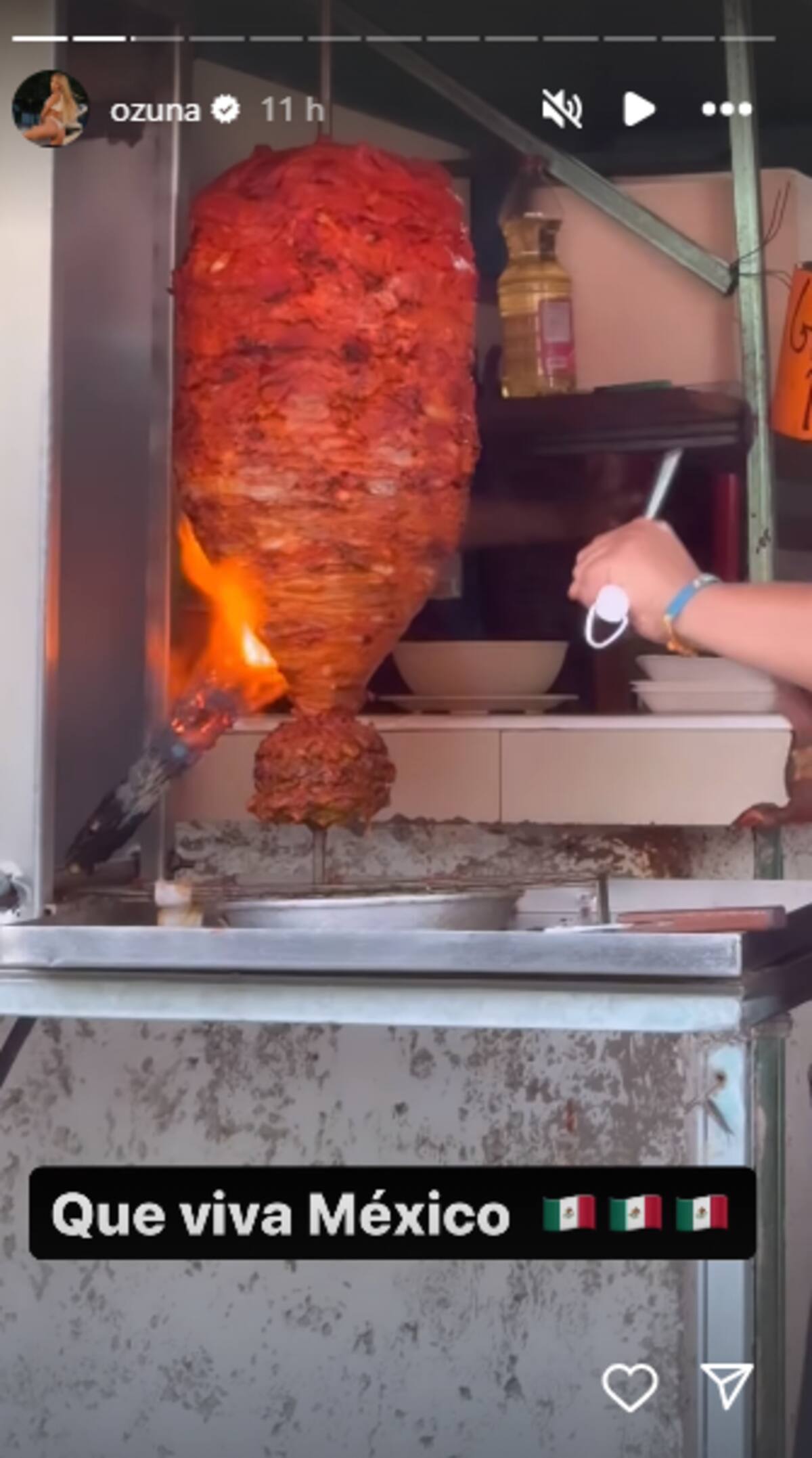 Ozuna quedó fascinado con los tacos al pastor.
