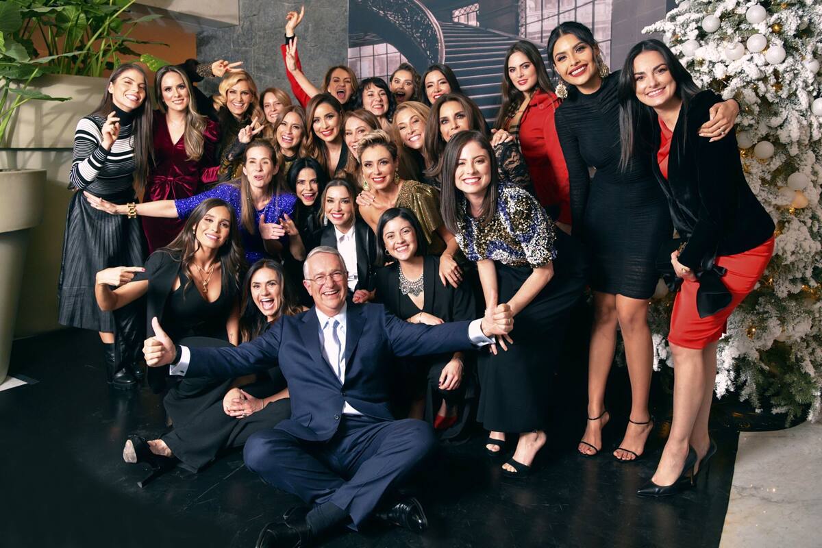 Ricardo Salinas Pliego hace fiesta de fin de año con los conductores de Tv Azteca; le llueven críticas