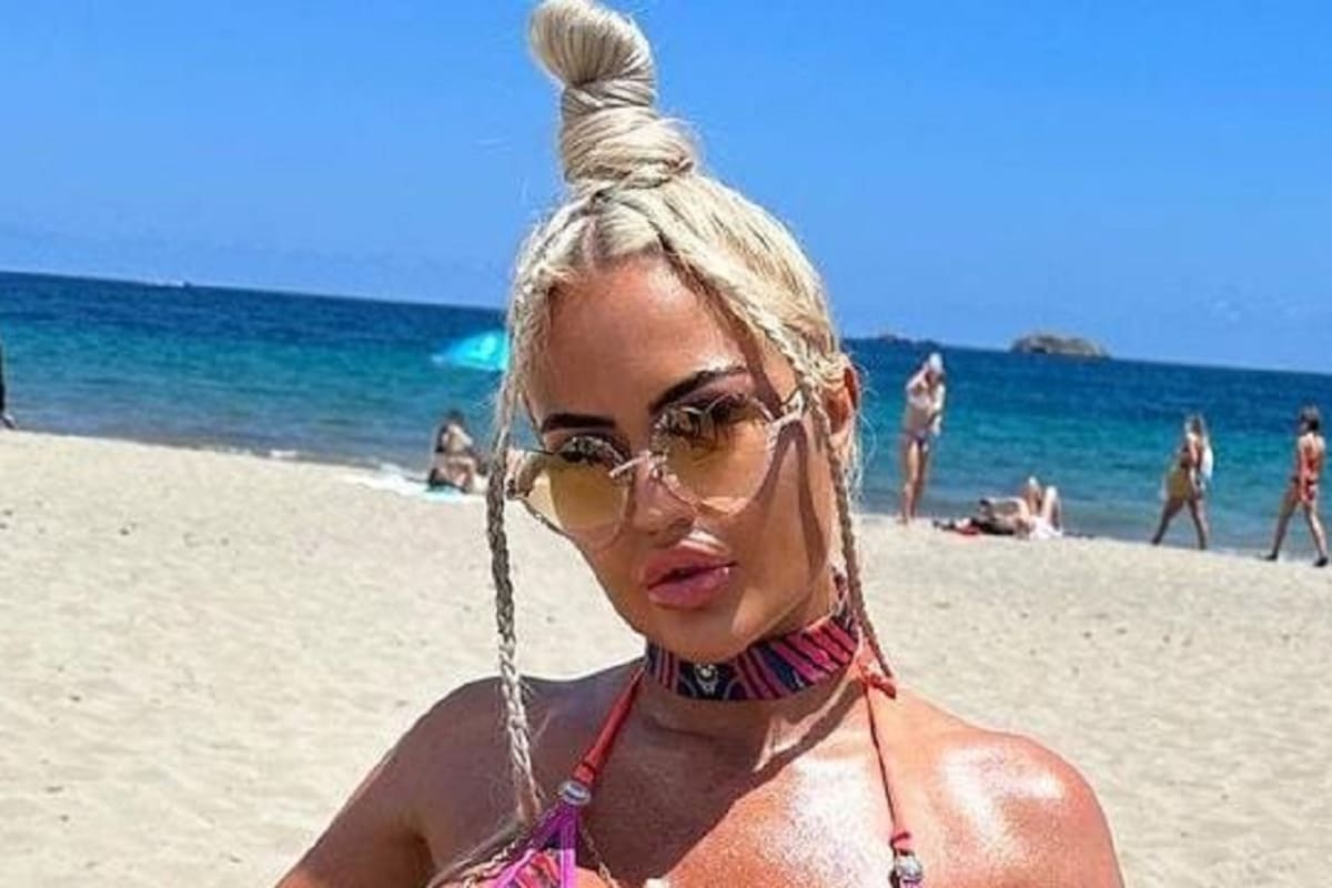 Danii Banks acapara las miradas de sus fans modelando desde la playa su bikini