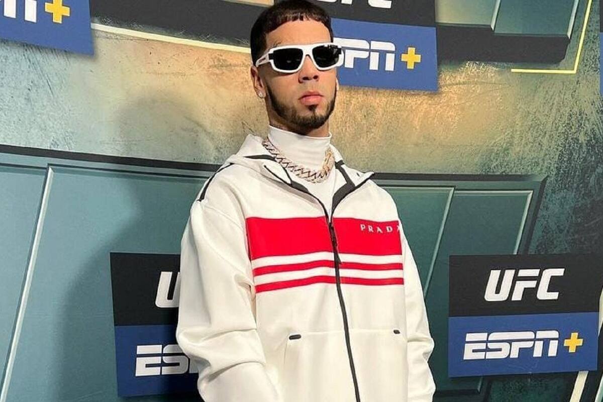 Anuel le tiró con un hielo a DJ que puso música de Karol G en el antro