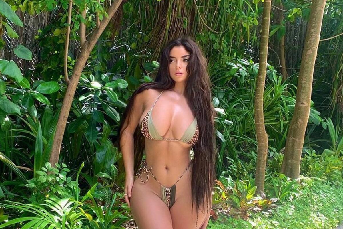 Demi Rose deja ver sus enormes glúteos en bikini de tanga