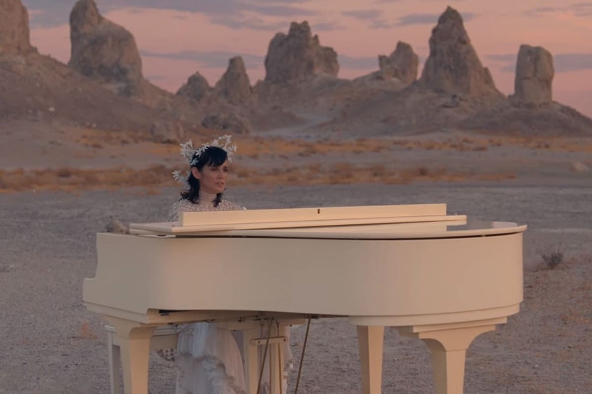 ¡Inesperado! Julieta Venegas canta junto a Bad Bunny en "Lo siento bb" de Tainy
