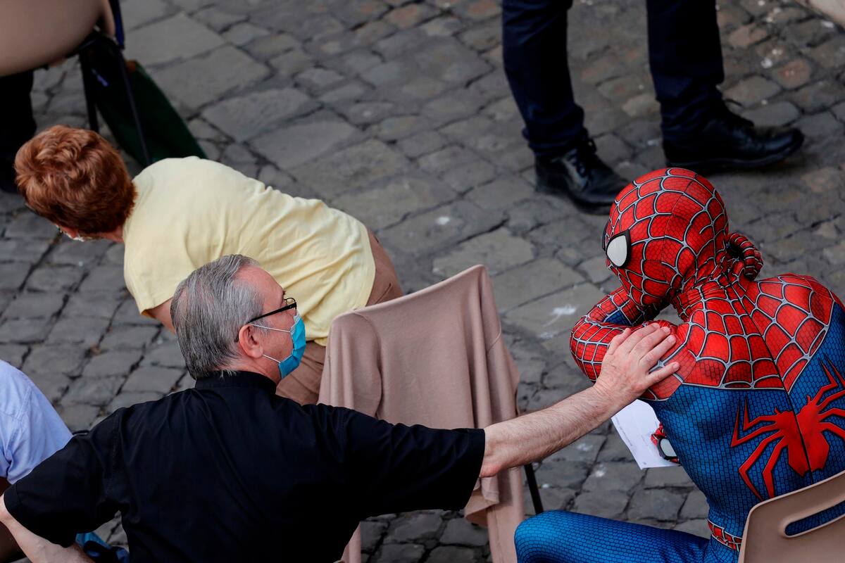 Vatican City (Vatican City State (holy See)), 23/06/2021.- A faithful in a Spiderman costume during the Pope's weekly General Audience in the San Damaso courtyard, Vatican City, 23 June 2021. The Vatican the previous day issued a diplomatic protest against Italy's Zan draft bill which is aimed at punishing acts of discrimination and incitement to violence against gay, lesbian, transgender and disabled people. (Papa, Protestas, Italia) EFE/EPA/GIUSEPPE LAMI