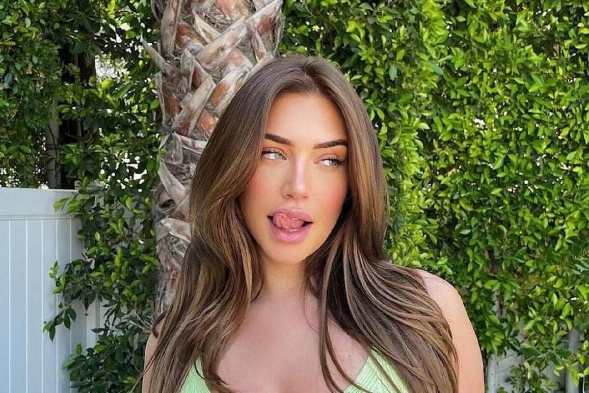 Anastasia Karanikolaou deja sin aliento a sus seguidores en Instagram al posar en bikini