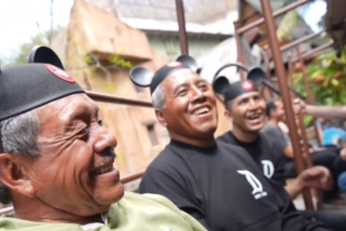 TikTok: Joven invita a jornaleros mexicanos en Estados Unidos a pasar un día en Disneyland